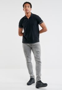 Узкие джинсы Узкие джинсы