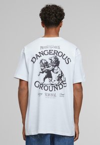 Футболка Футболка