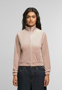 Спортивная куртка Спортивная куртка