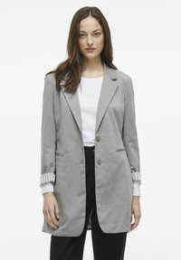 Короткое пальто Короткое пальто