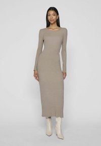 Вязаное платье Вязаное платье