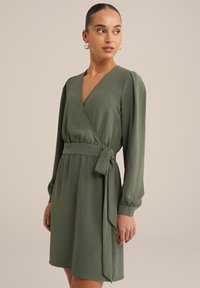 Короткое платье Короткое платье