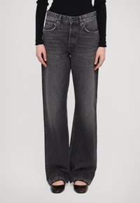 Джинсы бойфренда Джинсы бойфренда