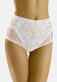 Трусы на бедрах Трусы на бедрах