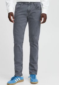 Прямые джинсы Прямые джинсы