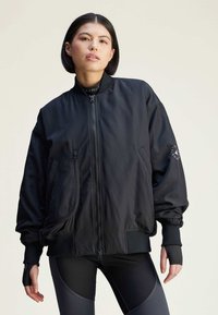 Спортивная куртка Спортивная куртка