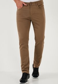 Узкие джинсы Узкие джинсы