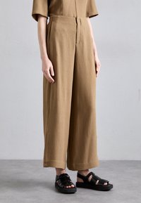 Широкие брюки Широкие брюки