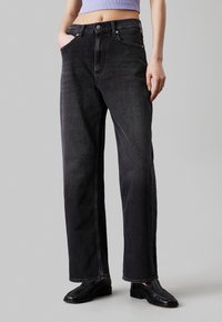 Короткие джинсы Короткие джинсы