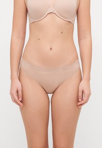 Стринги Стринги