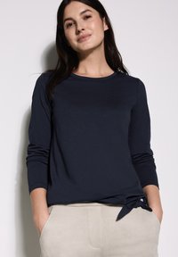 Лонгслив Лонгслив