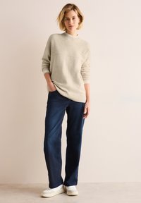 Пуловер Пуловер