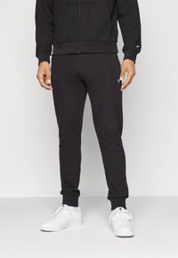 Спортивные штаны Спортивные штаны