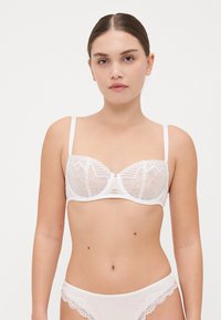 Бюстгальтер Бюстгальтер