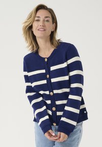 Вязаная кофта Вязаная кофта