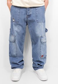 Прямые джинсы Прямые джинсы