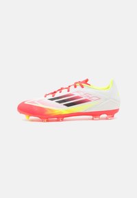 Футбольные бутсы Футбольные бутсы