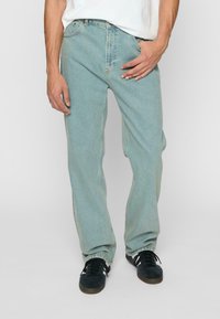 Прямые джинсы Прямые джинсы