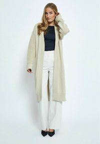 Длинный кардиган Длинный кардиган