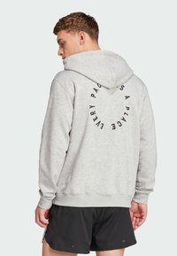 Спортивная толстовка Спортивная толстовка