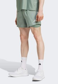 Спортивныве шорты Спортивныве шорты