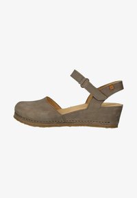 Туфли на танкетке Туфли на танкетке