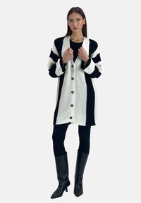 Длинный кардиган Длинный кардиган