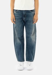 Свободные джинсы Свободные джинсы