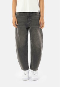 Свободные джинсы Свободные джинсы