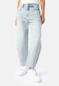 Свободные джинсы Свободные джинсы