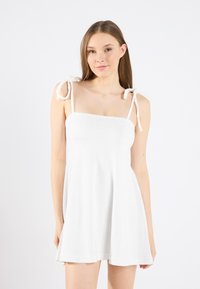 Короткое платье Короткое платье