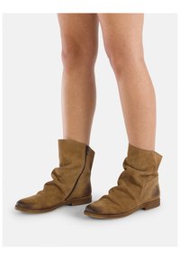 Широкие сапоги Широкие сапоги