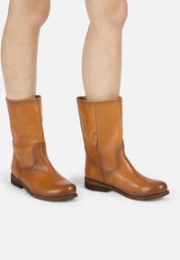 Широкие сапоги Широкие сапоги