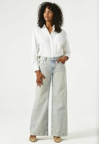 Свободные джинсы Свободные джинсы