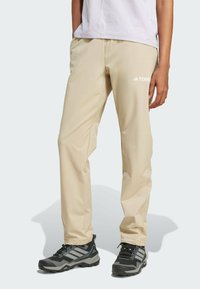 Спортивный костюм Спортивный костюм