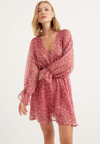 Короткое платье Короткое платье