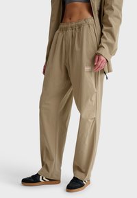 Широкие брюки Широкие брюки