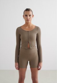 Жилет Жилет