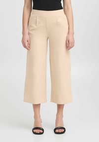 Короткие джинсы Короткие джинсы