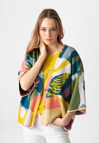 Жаккардовая вязаная кофта Жаккардовая вязаная кофта