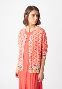 Жаккардовая вязаная кофта Жаккардовая вязаная кофта