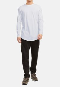 Лонгслив Лонгслив