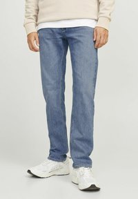 Прямые джинсы Прямые джинсы