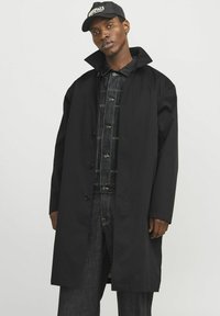 Шерстяное пальто Шерстяное пальто