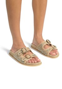 Шлепанцы Шлепанцы