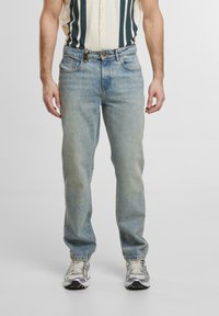 Прямые джинсы Прямые джинсы