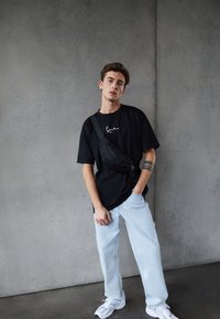 Прямые джинсы Прямые джинсы