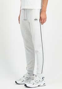 Спортивные штаны Спортивные штаны