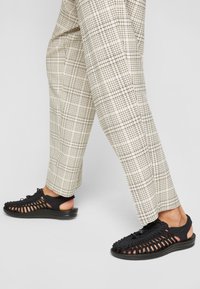 Спортивные сандалии Спортивные сандалии