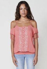 Топ на бретельках Топ на бретельках